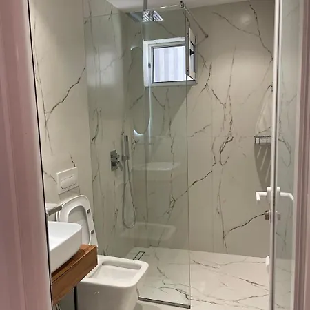 Bella Vista Apartment *